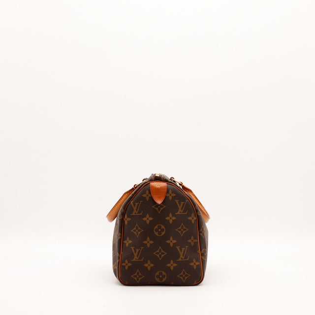 Vue de côté gauche Louis Vuitton Speedy 25 cuir vachette caramel — AMANA Vintage