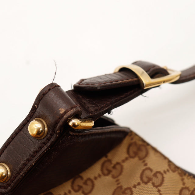 Détail attache bandoulière et clous dorés Gucci Hobo Horsebit — AMANA Vintage