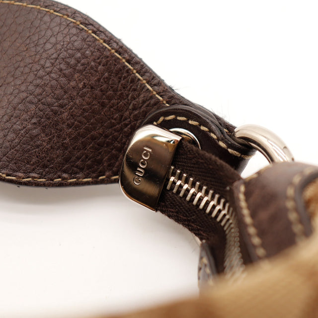 Détail tirette et argenterie Gucci Hobo occasion authentique — AMANA Vintage