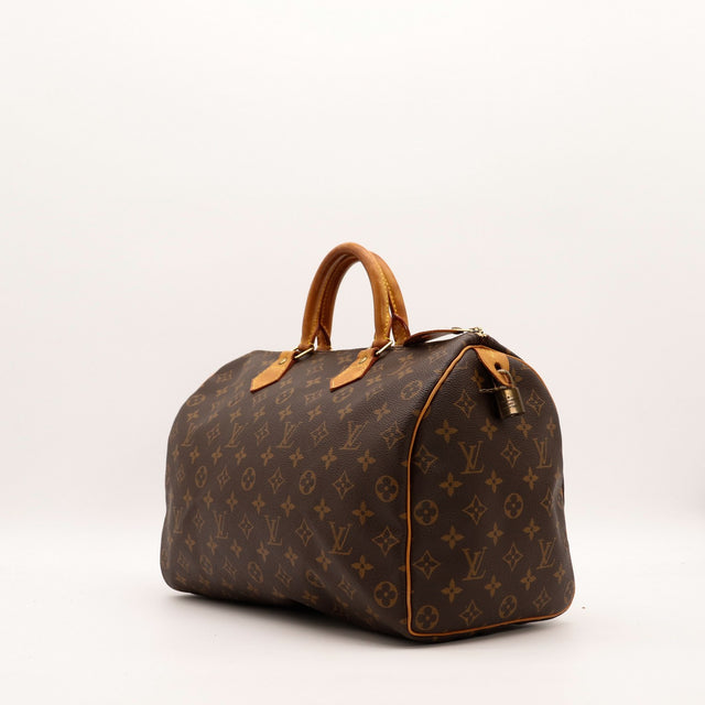 Vue trois quarts Louis Vuitton Speedy 35 toile Monogramme patine caramel — AMANA Vintage
