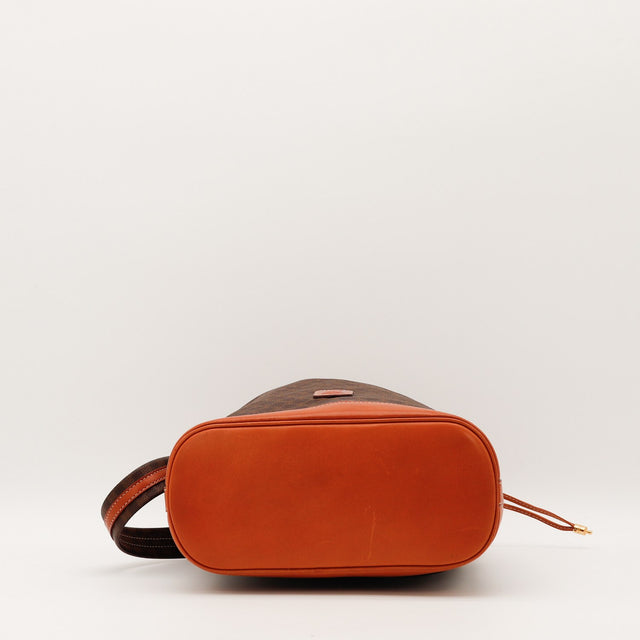 Détail fond cuir cognac Céline Seau Macadam occasion authentique — AMANA Vintage
