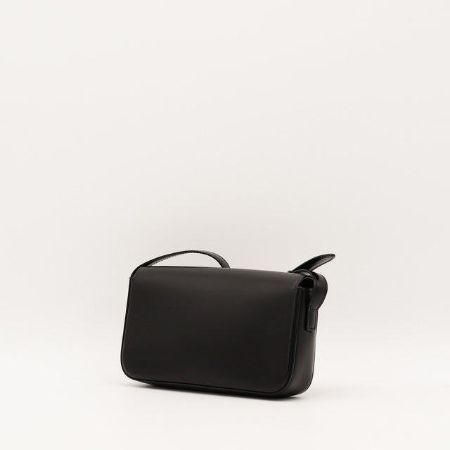 Sac Céline Triomphe Classique cuir noir vue de côté occasion authentique — AMANA Vintage