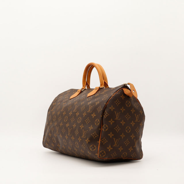 Louis Vuitton Speedy 35 vue trois quarts gauche toile Monogram patine caramel — AMANA Vintage