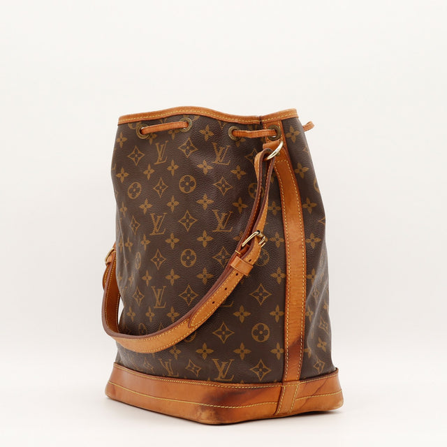 Vue du fond Louis Vuitton Noé Toile Monogramme et cuir vachette occasion authentique — AMANA Vintage