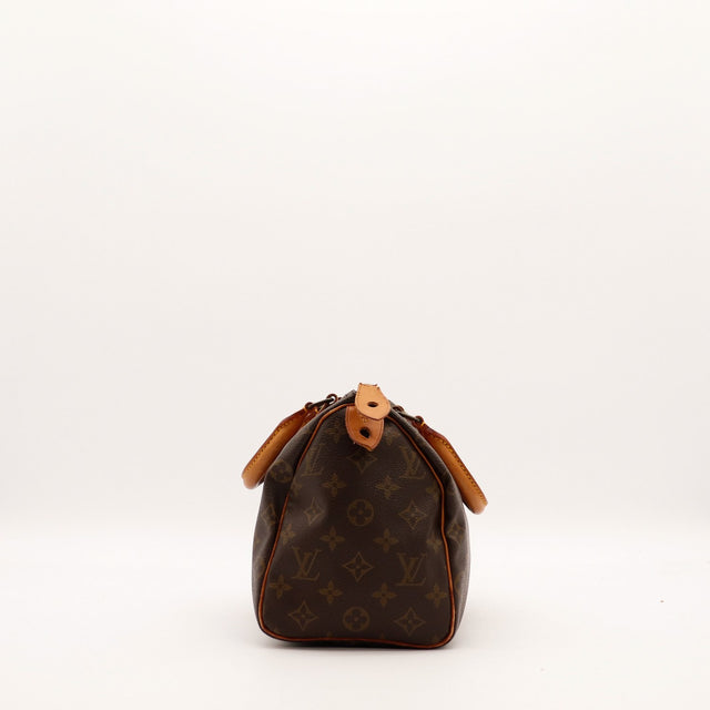 Vue de côté Louis Vuitton Speedy 25 cuir vachette patine caramel — AMANA Vintage