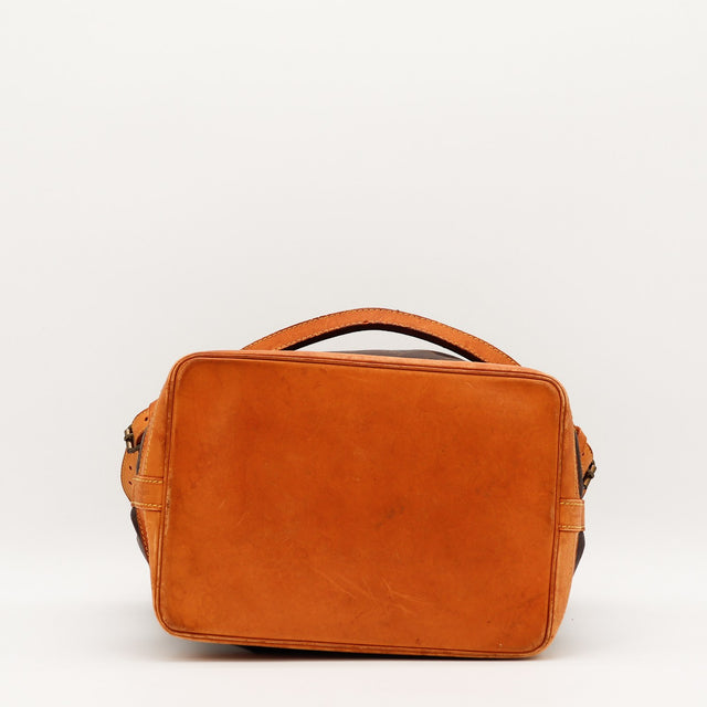 Détail de la bordure supérieure Louis Vuitton Noé cuir vachette occasion authentique — AMANA Vintage