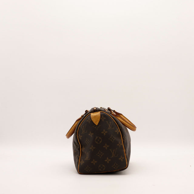 Louis Vuitton Speedy 25 vue de côté droit patine caramel — AMANA Vintage