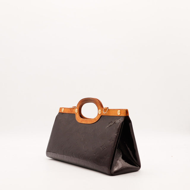 Louis Vuitton Roxbury Drive Vernis amarante vue de trois quarts droite — AMANA Vintage