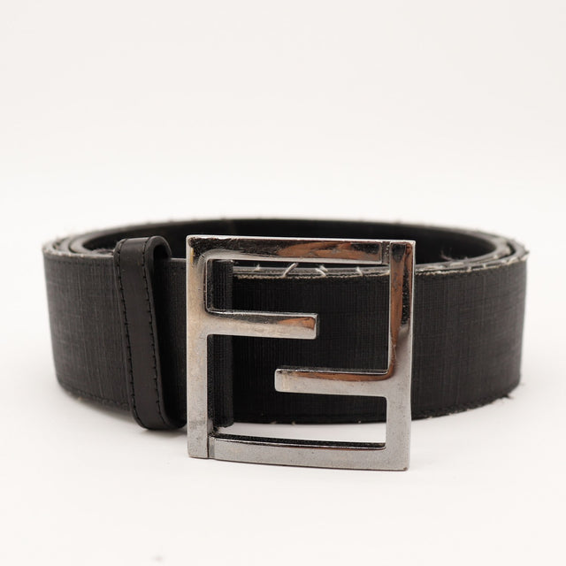 Ceinture Fendi cuir noir boucle FF argentée vue de face occasion authentique — AMANA Vintage