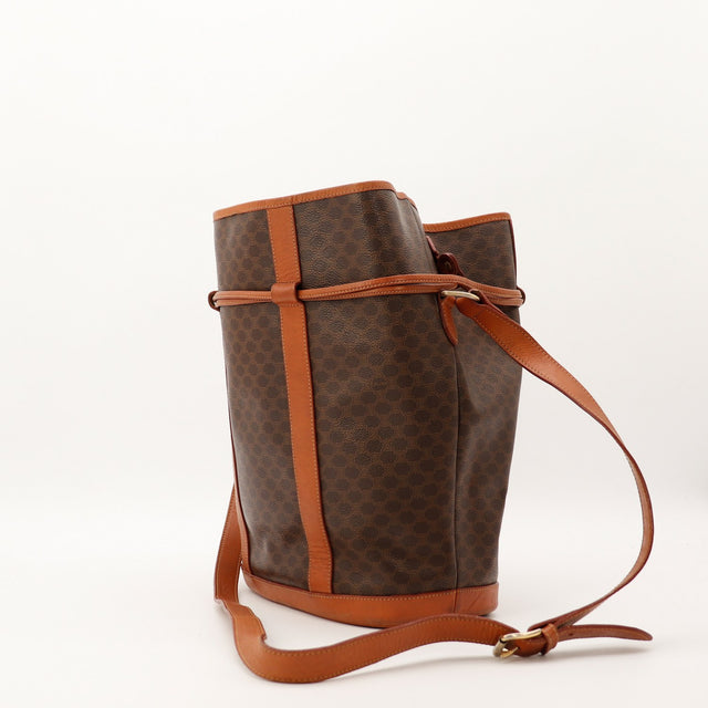 Sac seau Celine Macadam vue de trois quarts face detail bandes cuir — AMANA Vintage