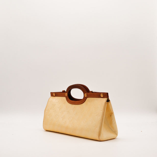 Vue de profil Louis Vuitton Roxbury Drive Vernis beige côté droit — AMANA Vintage