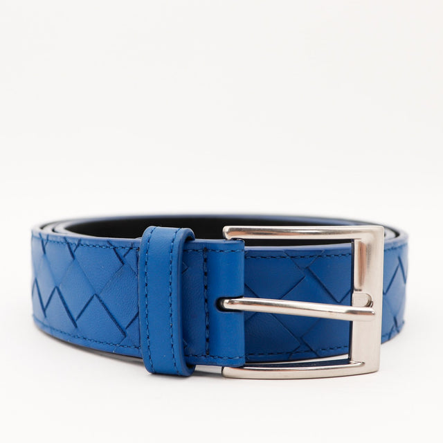 Ceinture Bottega Veneta cuir Intrecciato bleu boucle argentée vue de face occasion authentique — AMANA Vintage
