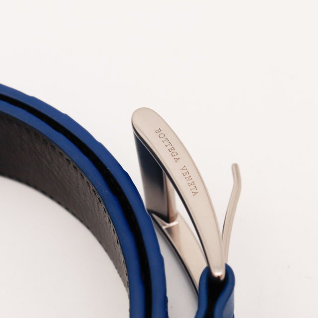 Boucle argentée signée Bottega Veneta ceinture cuir bleu occasion authentique — AMANA Vintage
