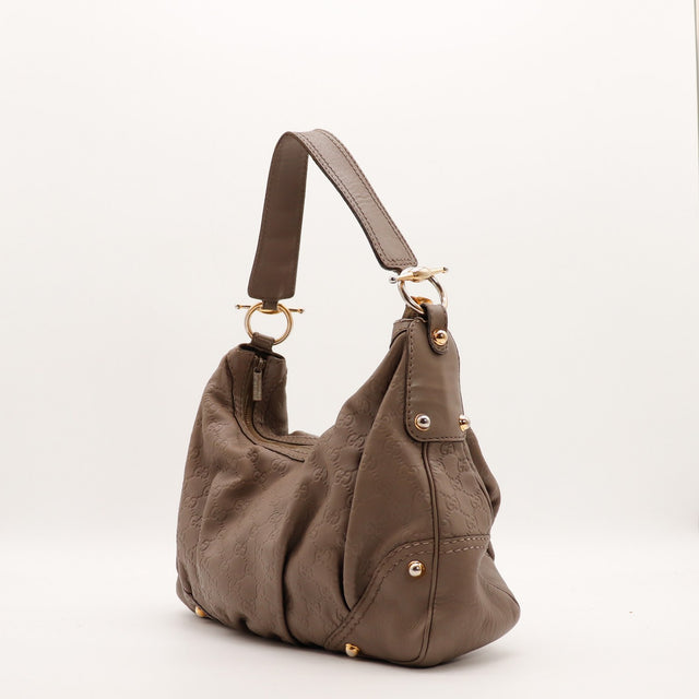 Sac Gucci Hobo Guccissima taupe vue de profil gauche avec rivets dorés — AMANA Vintage