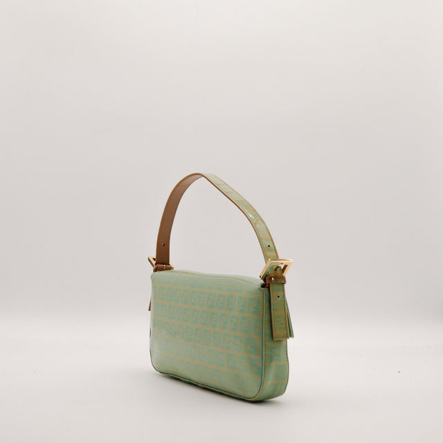 Fendi Baguette Zucchino vert vue de trois quarts droit — AMANA Vintage