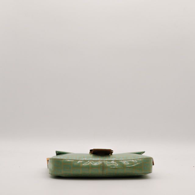 Vue du dessous Fendi Baguette Zucchino vert coins — AMANA Vintage