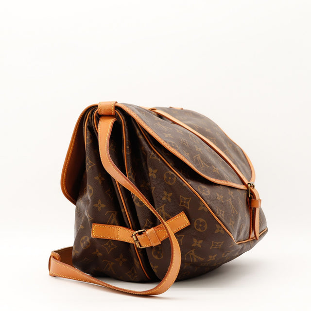 Vue 4 sac Louis Vuitton Saumur 35 Toile Monogramme occasion authentique — AMANA Vintage