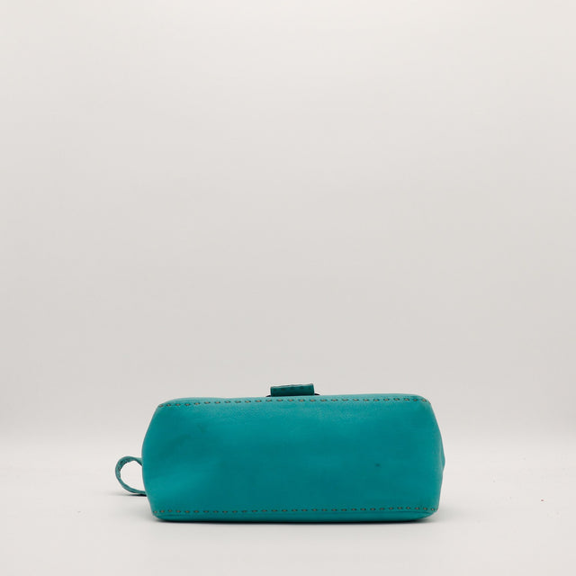 Fendi Mamma Baguette Selleria vue du dessous cuir turquoise — AMANA Vintage