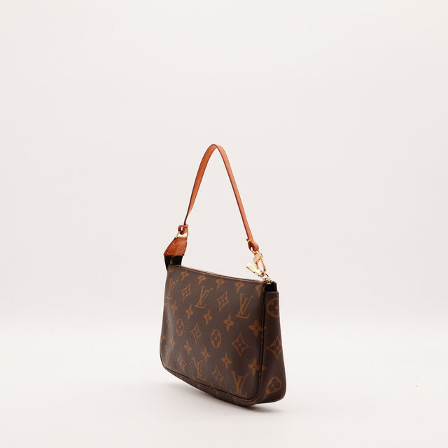 Pochette Accessoires Louis Vuitton vue de trois quarts gauche détail anse — AMANA Vintage