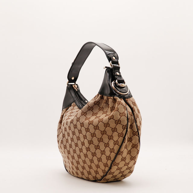 Vue de côté Hobo Demi Lune Gucci fermoir anneau doré détail — AMANA Vintage