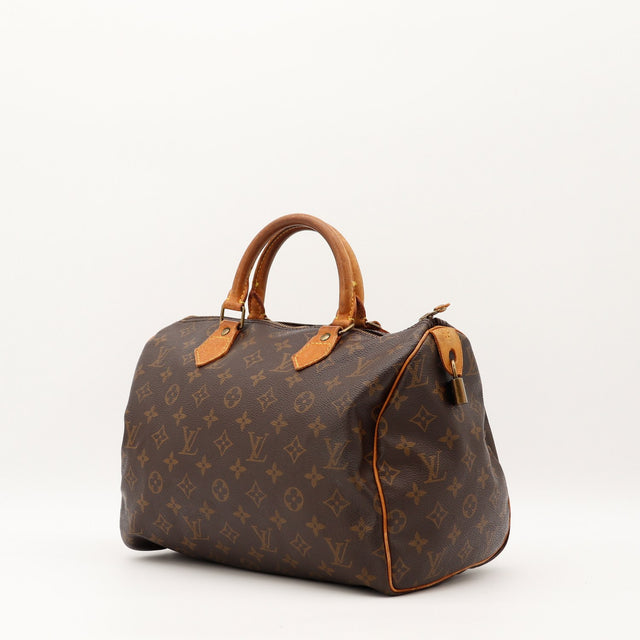 Sac Louis Vuitton Speedy 30 vue trois quarts cuir vachette patine caramel — AMANA Vintage