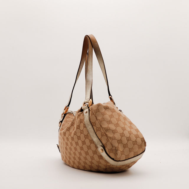 Hobo Gucci vue de trois quarts ouvert toile monogrammée beige — AMANA Vintage