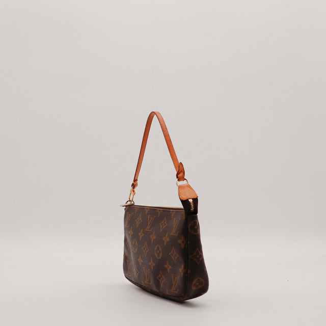 Pochette Accessoires Louis Vuitton vue de trois quarts côté droit occasion — AMANA Vintage
