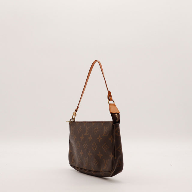 Pochette Accessoires Louis Vuitton vue de trois quarts arrière gauche — AMANA Vintage