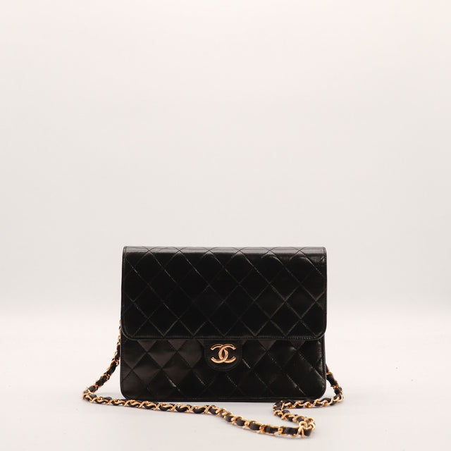 Sac Chanel Classique Timeless cuir agneau noir matelassé fermoir CC doré vue de face occasion authentique — AMANA Vintage