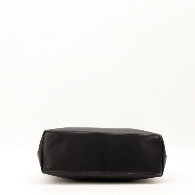 Détail de l'anse en bambou Gucci Hobo Bambou cuir lisse noir occasion authentique — AMANA Vintage