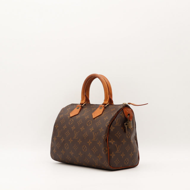Sac Louis Vuitton Speedy 25 vue trois quarts cuir vachette patiné — AMANA Vintage