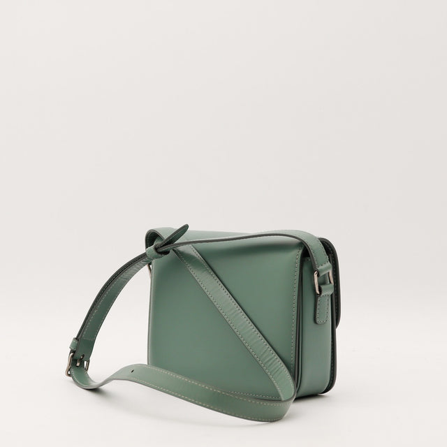 Vue du dessous Céline Triomphe Teen cuir lisse vert sauge occasion authentique — AMANA Vintage
