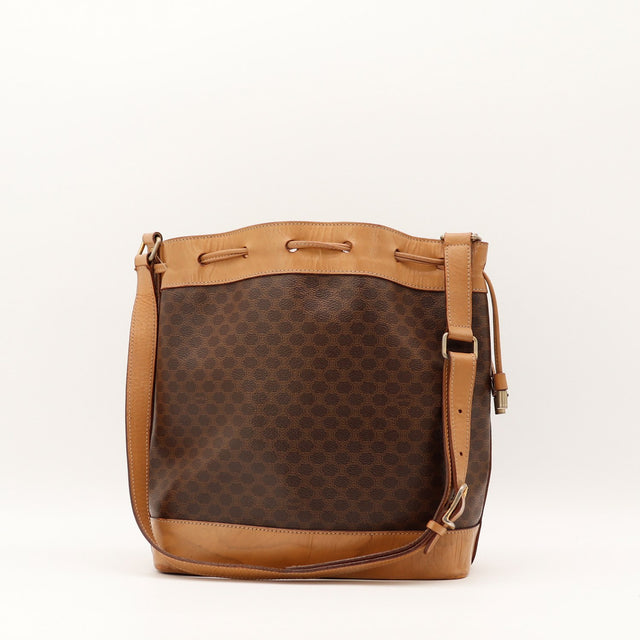 Sac seau Céline Macadam vue arrière avec bandoulière réglable occasion authentique — AMANA Vintage