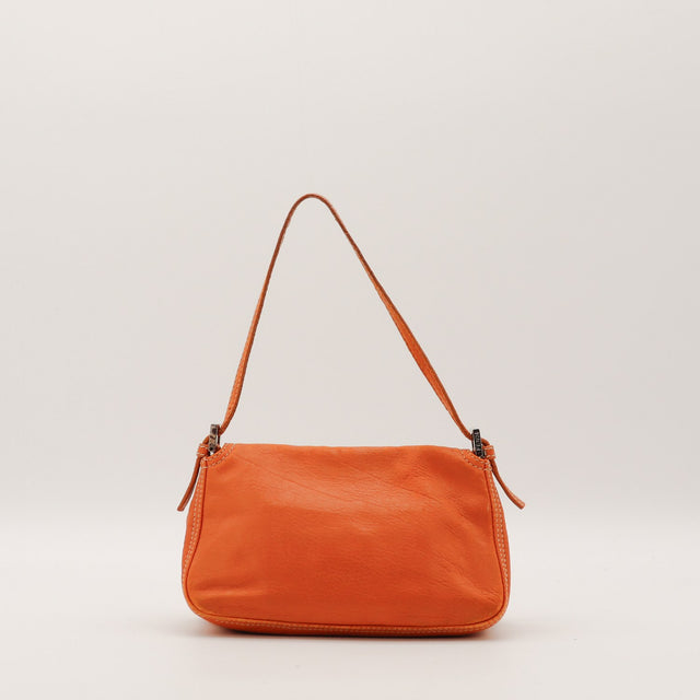 Sac Fendi Baguette cuir orange vue arrière occasion authentique — AMANA Vintage