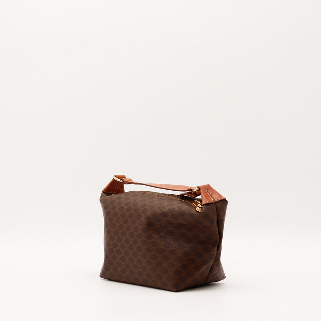 Pochette Céline Macadam vue latérale cuir cognac — AMANA Vintage