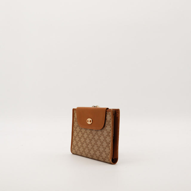 Portefeuille Celine Macadam vue de trois quarts gauche cuir marron — AMANA Vintage