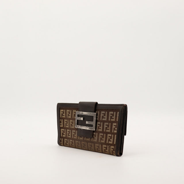 Portefeuille Fendi Zucchino vue de trois quarts boucle FF argentee occasion — AMANA Vintage