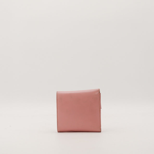 Dos portefeuille Courrèges cuir lisse bordeaux taches visibles — AMANA Vintage