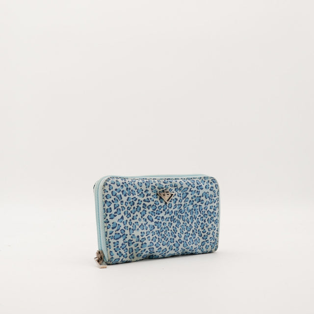 Vue de trois quarts portefeuille Louis Vuitton Zippy léopard bleu — AMANA Vintage
