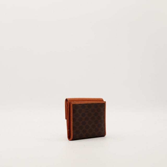 Detail cote portefeuille Celine Macadam cuir caramel vintage — AMANA Vintage