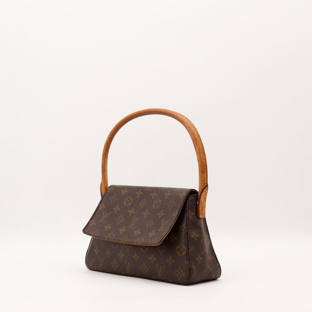 Détail anse vachette patine prononcée Louis Vuitton Mini Looping — AMANA Vintage