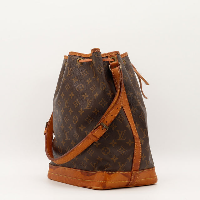 Vue de la base Louis Vuitton Noé Toile Monogramme occasion authentique — AMANA Vintage