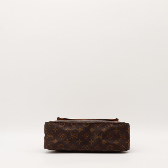 Vue de dessous Louis Vuitton Mini Looping toile Monogram — AMANA Vintage