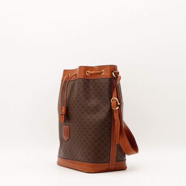 Detail cuir vachette patine caramel Céline Seau Macadam — AMANA Vintage