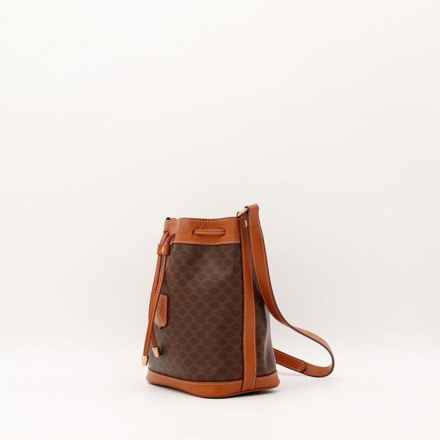 Détail cuir vachette camel patine claire Céline Seau Macadam — AMANA Vintage