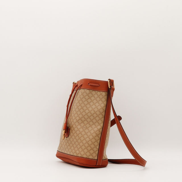 Détail cuir tan patine miel Céline Seau Triomphe occasion authentique — AMANA Vintage