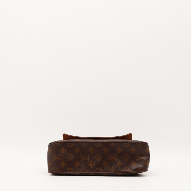 Détail fermoir doré Louis Vuitton Mini Looping toile Monogram — AMANA Vintage