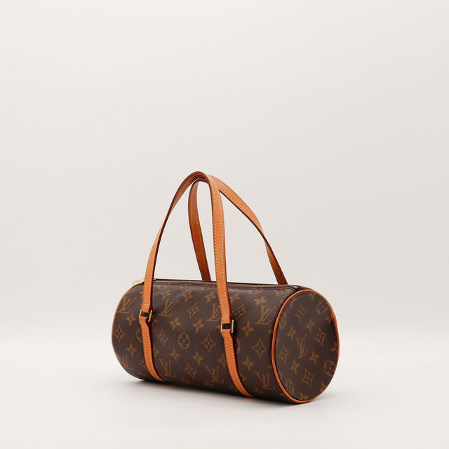 Détail cuir vachette patine caramel Louis Vuitton Papillon 26 — AMANA Vintage