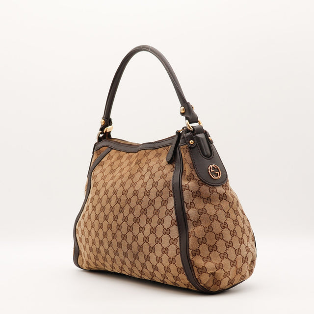 Détail rivets dorés Gucci Hobo Scarlett toile GG beige occasion authentique — AMANA Vintage