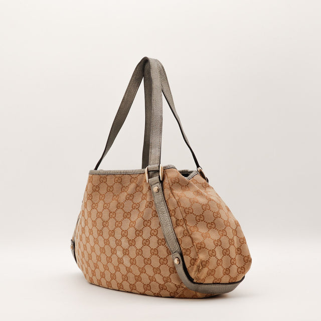 Détail anneau en D doré Gucci Abbey toile monogrammée occasion authentique — AMANA Vintage